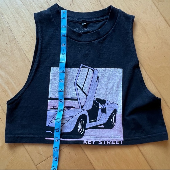 SOLD Super Cropped Muscle Tee - Picture 5 of 8